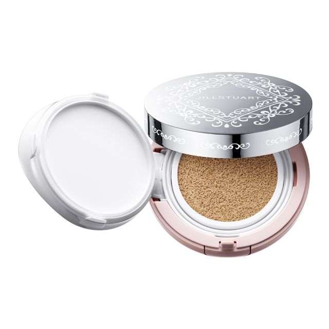 [第3名]JILL STUART Cushion Compact F (售价以官网为準)：气垫粉饼能点亮脸部，以及抚平毛孔和纹理，加上能够维持长达18小时的光泽肌肤。