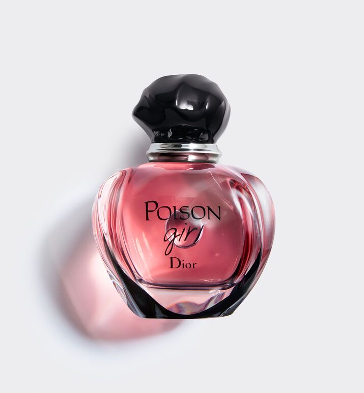 #9 POISON GIRL Eau de toilette 100mL (HKD$979) 这款淡香水选用了最珍贵的原材料，以西西里苦橙为主调，将香气一步步诱引至格拉斯的五月玫瑰和大马士革玫瑰玫瑰芳香之中，结合委内瑞拉零陵香豆、香草气息，闻起来带有温暖感、满载东方甜美韵味的诱惑气息。