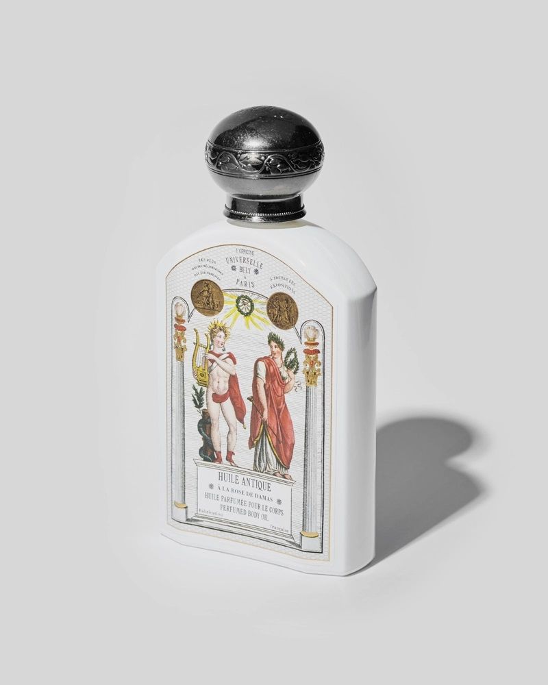 （6. Buly 1803 HUILE ANTIQUE Scented dry body oil.香氛身体按摩油 乾爽香氛美体油190ml / HK$ 395）包装十分好看，质感轻薄，採用大马士革玫瑰，所以有淡淡的高级玫瑰香。文咏珊说她临睡前，会涂一点点在大腿和手臂上，就会有闻起来很舒服的香气伴她入睡。