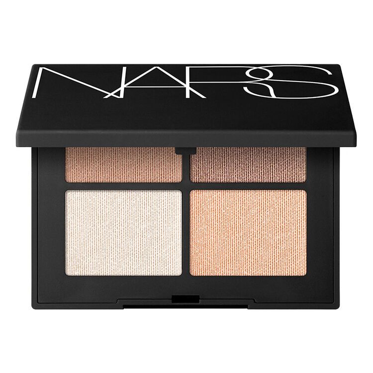 NARS 四色眼影组合 (HK$440)：四色眼影组合具有柔滑哑緻、亮泽缎光以至极致闪亮的立体光泽，而且颜色是偏淡的大地色系，较容易控制。