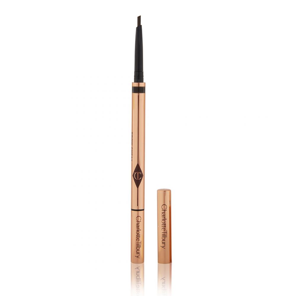 CHARLOTTE TILBURY BROW CHEAT™三合一细头眉笔 HK$ 260｜适合眉毛幼细稀疏或参差不齐者使用，能细緻勾画出自然丰盈的立体眉妆。