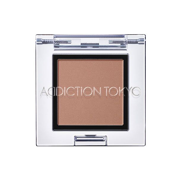 ADDICTION THE EYESHADOW MATTE #004 MTamarindo Beach│HK$140；ADDICTION眼影有多色可供选择，质感柔滑，色调均匀，加上配色淡雅不夸张，非常适合亚洲人肤色使用。 