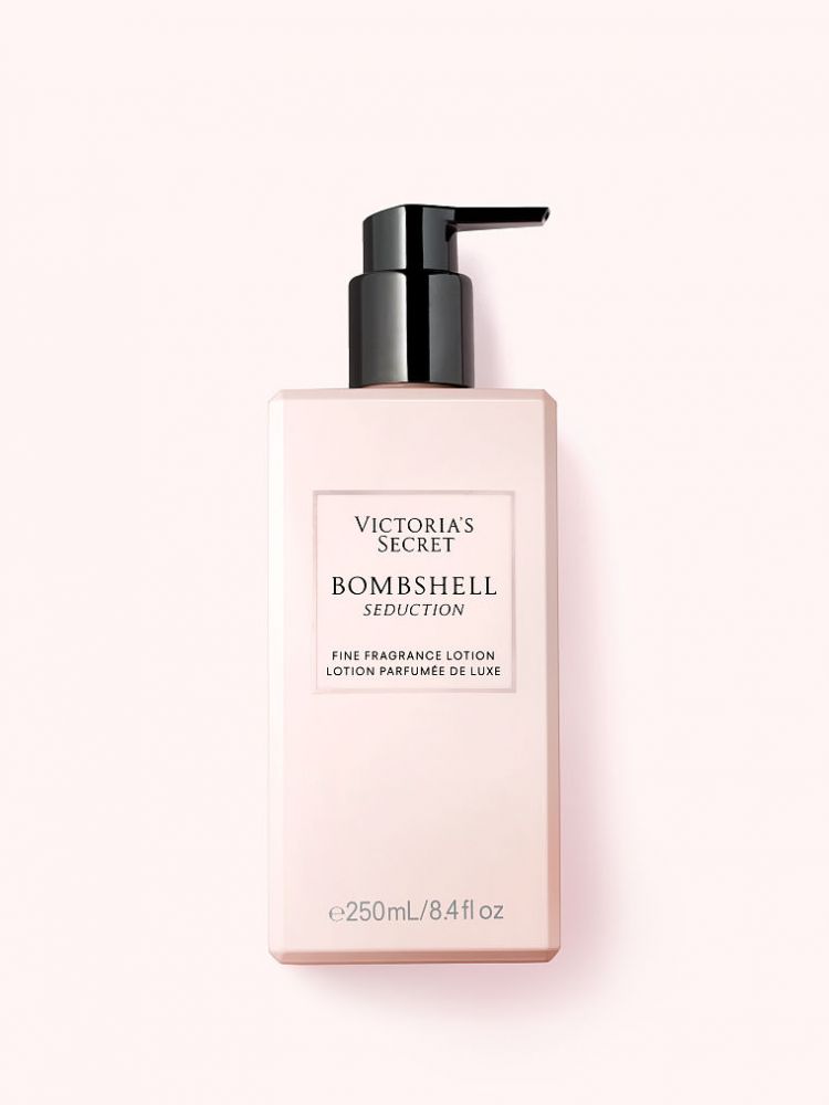 VICTORIA'S SECRET Fine Fragrance Lotion (HK$ 235.34/250ml)：VICTORIA'S SECRET的润肤乳使用后就像涂了香水一样，质地轻薄不黏腻，而这款BOMSHELL散发着白牡丹香气，能够为身体保湿外，更能添加持久的香气。