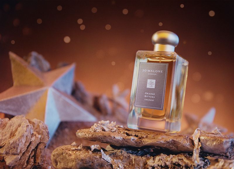 Jo Malone London每年都会推出精选节日古龙水，而今年就是「Orange Bitters」香气。「Orange Bitters」由甜橙和柑橘香调组成，基调有着檀香和琥珀香气，喜欢橙香的女生不能错过。