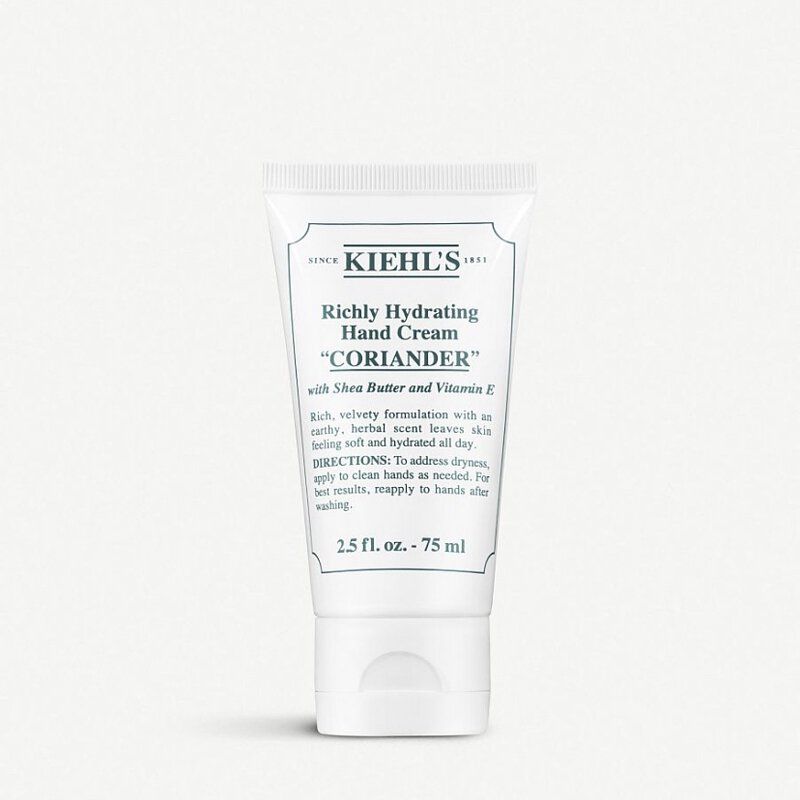 3. KIEHL'S丰润保湿手霜 售价HK$140 | 75ml。 这款丰润保湿手霜，质地是较厚重的膏状，富含维他命E，使用后有效防止水份流失。