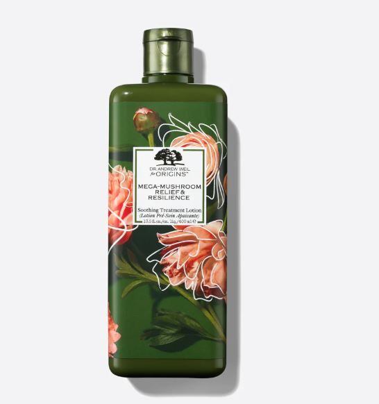 ORIGINS 灵芝菇菌抗逆健肤纾缓水 400ml | HK$520 ORIGINS的菇水相信很多人都听过了！适合敏感肌肤使用，尤其可以舒缓脸上的泛红、暗疮，当中的珍贵成分像是灵芝、冬虫夏草、毛头鬼伞菇等更可以提升肌肤强靱力！不少人都会选择湿敷达到舒缓以及保湿的功效。