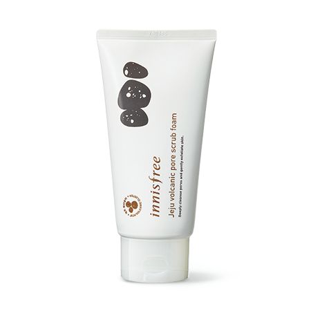 【innisfree 济州火山泥毛孔清洁去角质磨砂 (港币$75)】 含有济州火山岩泥，有效去除毛孔内的污垢及角质层 ，有效地吸走油脂。 ｜• 适合肤质︰油性肤质、混合性肤质｜ • 特点︰火山岩泥成分具有强大的清洁力，有效洁净肌肤残余污垢。