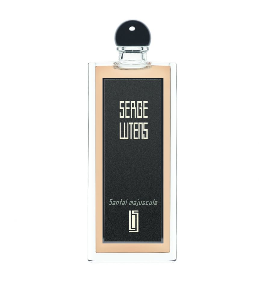 SERGE LUTENS香水推荐5 Serge Lutens Santal Majuscule【檀香、土耳其玫瑰、可可】 檀香（Sandalwood）以大写S开头。在求学阶段，Serge Lutens将所有他认爲重要的字，以大写首个字母书写，如「公主(Princess)」、「骑士(Knight)」、「胜利者(Victor)」。