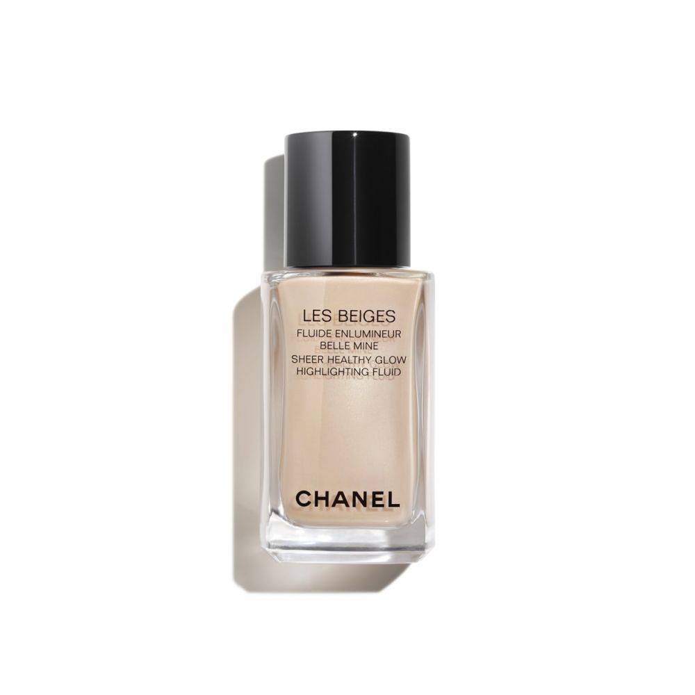 [第2位]CHANEL les beiges 自然亮肌光影液 (HK$500)：粉底液内含69%水分，能即时焕发舒适的感觉，加上成分中的反光色素、液体聚合物和海藻萃取等，能有效预防肌肤乾燥，以及令妆容更为细緻。