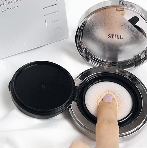 【第4名】CELEFIT STILL COVER CUSHION PACT——同属本年新品，它以5.17%的持妆度获得第4名。产品属滋润型气垫粉底，採用绵密海绵盛载粉底液，一按一抹，为肌肤提供自然健康光泽。