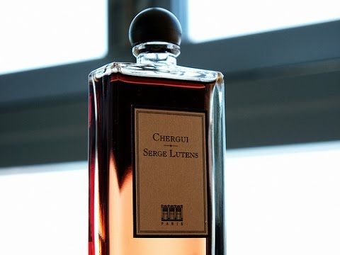 Serge Lutens在摩洛哥马拉喀什居住将近五十年，他说这股风会产生吸力，将植物、昆虫和树枝无可避免地捲到半空中。暖风之强大、持久能贯穿木丛、莓子等，将其立即枯萎，从而释放汁液、树脂和果汁。他相信Chergui是大自然的炼金术师，在其破坏后创造出芬芳、琥珀和蜜饯的香气，夹杂着泥土、树脂、皮革和乾燥热力的味道，浓厚刺激却温暖，这种香气更能持续到晚上。