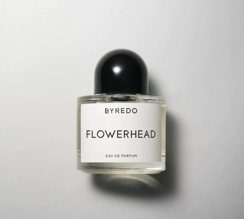 BYREDO Flowerhead｜ €135/50ml：BYREDO的茉莉香水散发着越橘、柠檬、晚香玉，玫瑰花瓣和茉莉花等香水，层次丰富，使用后就像处身于满布鲜花的地方般。