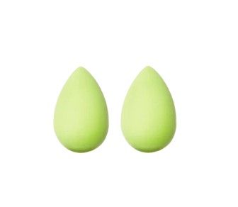 MICRO.MINI Makeup Sponge(US$18)：beautyblender的迷你美妆蛋是原来的1/4尺寸，可以更精确勾出轮廓和修饰妆容。