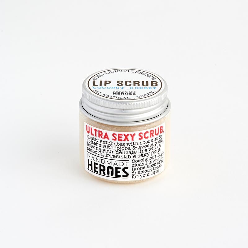 HANDMADE HEROES COCOLICIOUS LUSCIOUS LIP SCRUB - COCONUT SORBET HK$62 | 35g。 美国AMAZON销量一位的唇部磨砂！椰子油添加天然磨砂粒子，温和去除唇部老废角质，滋润度十足。