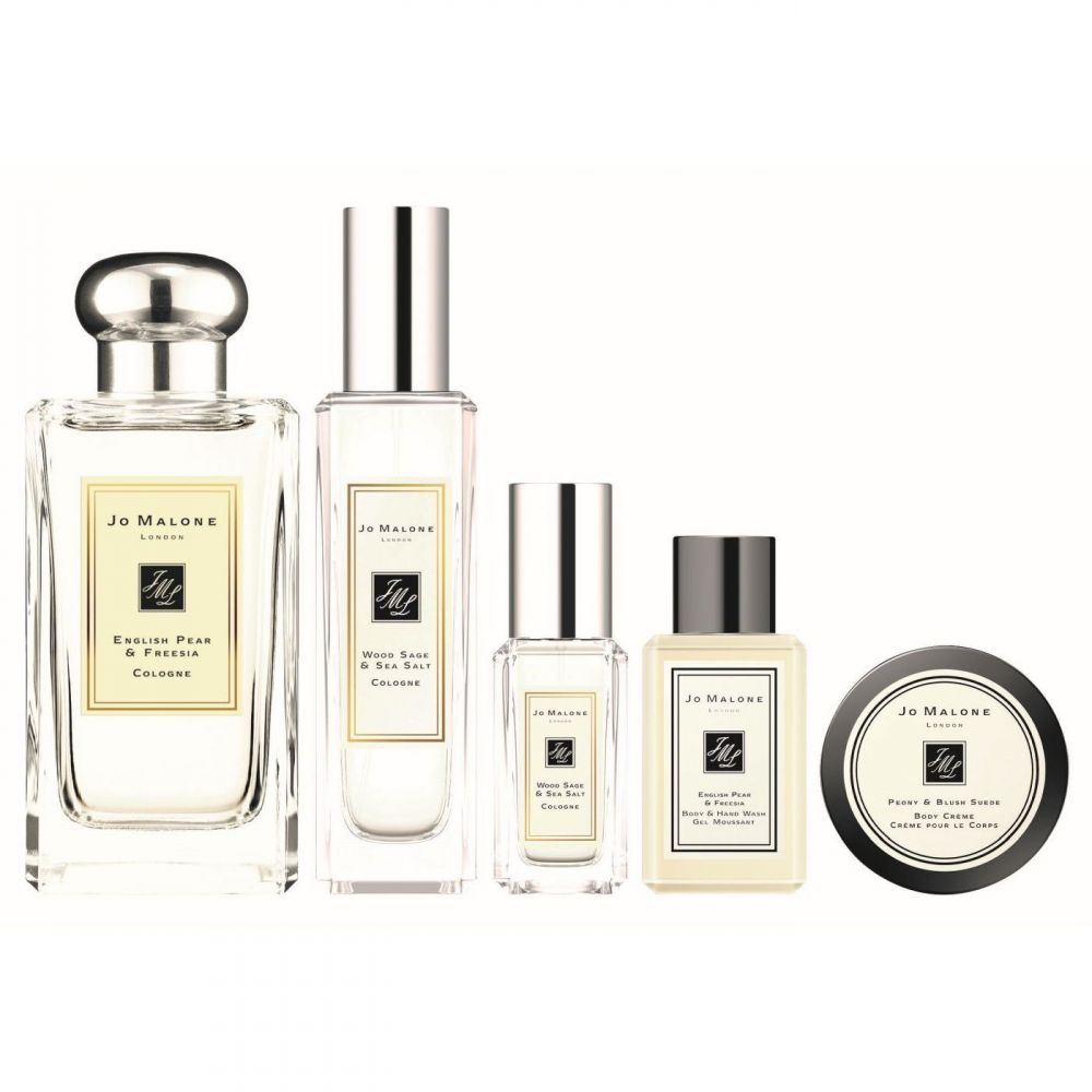 JO MALONE LONDON 摰爱经典香氛组合 $1,700｜ 内有英国梨与小苍兰古龙水100ml、鼠尾草与海盐古龙水30ml、鼠尾草与海盐古龙水9ml、英国梨与小苍兰手部及身体沐浴凝胶15ml，以及牡丹与胭红麂绒润肤乳霜 15ml