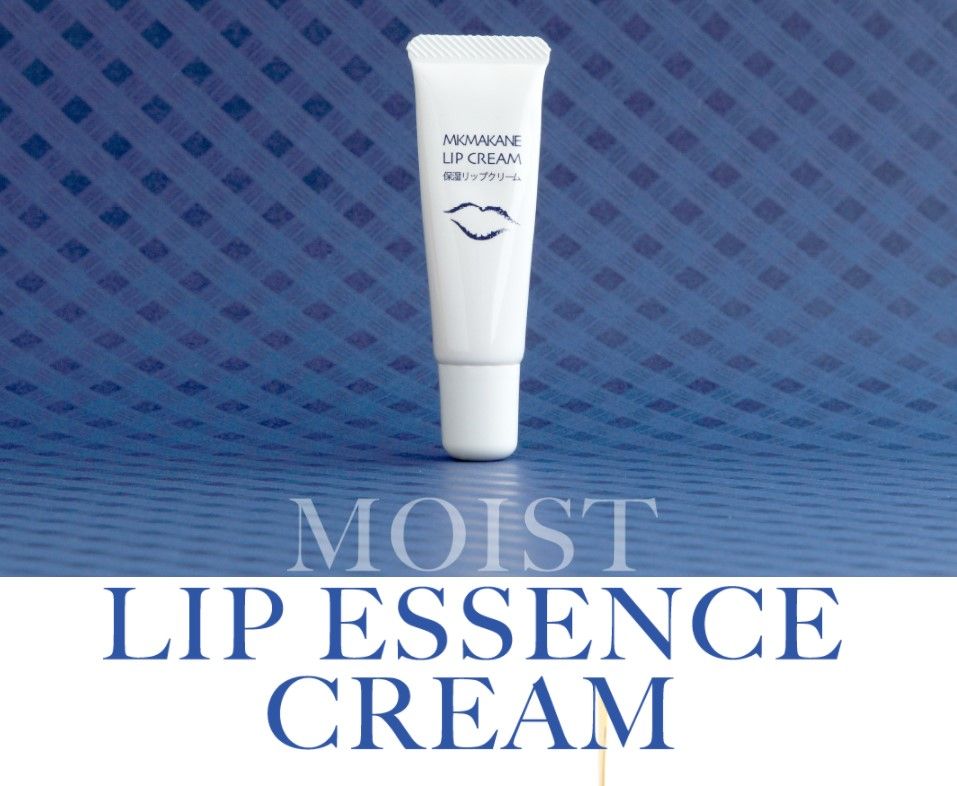 Moist Lip Essence Cream｜售价以官方网站为準/7g：除了脸部精华外，MKMAKANE亦有推出唇部精华霜，含有蜂蜜，维生素E，角鲨烷，橄榄果油和月见草油等保湿成分，能全天候保湿并保护双唇，特别适合嘴唇偏乾的女生使用。