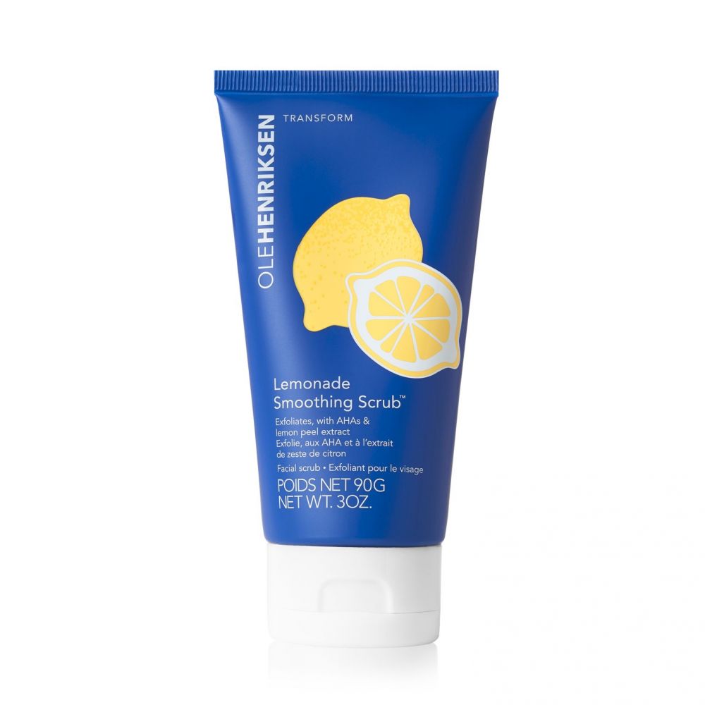 OLE HENRIKSEN Lemonade Smoothing Scrub｜HK$260／90g：这款磨砂膏能有效改善肤色暗沉和粗糙的问题。成分中的柠檬皮粉和超细糖粒能有效去角质，而圣罗勒和洋甘菊，则有助于镇静和纾缓肌肤。