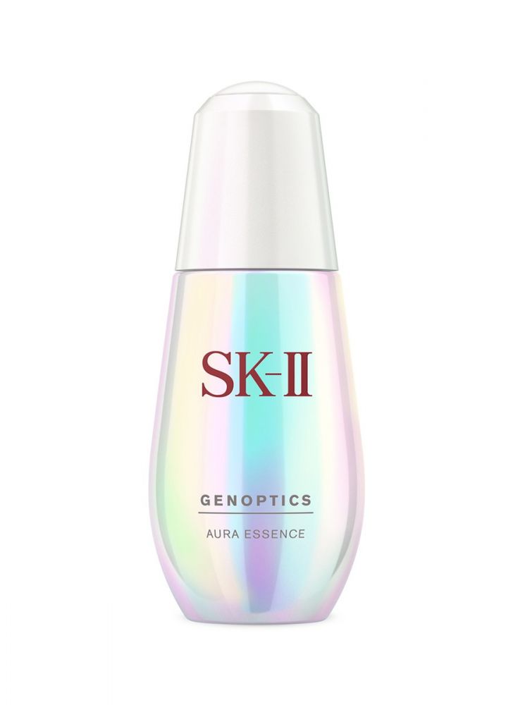 SK-II GENOPTICS AURA ESSENCE肌源钻光精华 售价：HK$1,080 | 容量：30ml。 人称「小灯泡」的淡斑精华，经典配方添加了崭新美白精华成分。