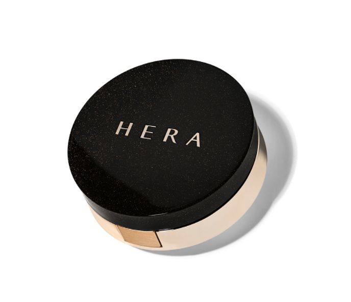 ［hwahae气垫粉底第1位］HERA BLACK CUSHION SPF 34 / PA++：HERA气垫粉底哑光感很强，而且保湿能力亦很好，所以油性肌肤的女生亦能使用。 