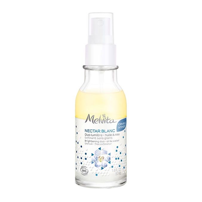 【导入美容液】Melvita有机透白光感美容液HK$280/50ml 天然植物成分，能助肌肤有效抵抗紫外线压力，抑制黑色素增生并减少形成色斑。石井美保会在早上洁面后，当成导入美容液使用。