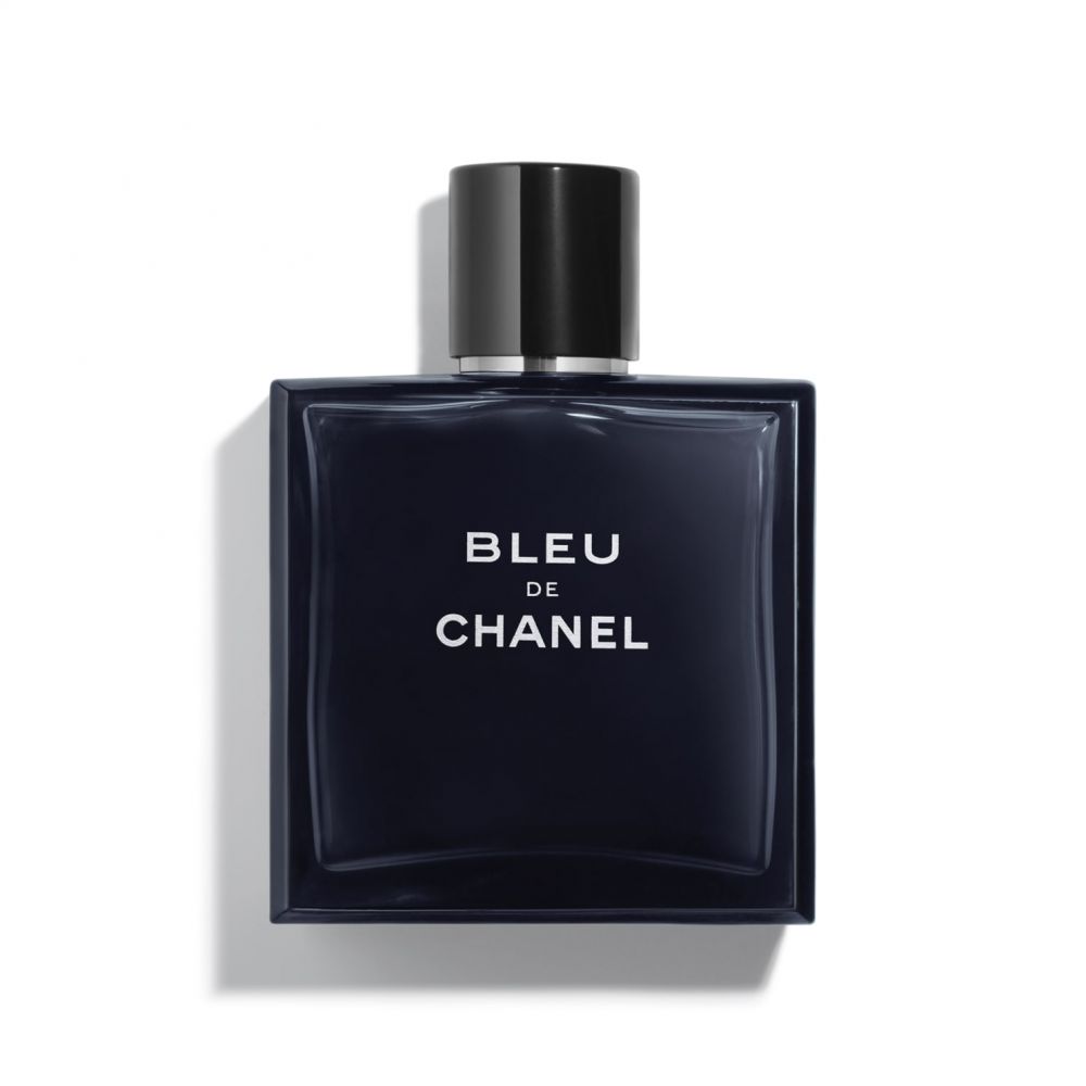 [TOP 3] CHANEL BLEU DE CHANEL｜HK$850/100ml：这款CHANEL男士香水以木质芳香调为主，散发着檀香木和柑橘等香调，配合深蓝色的瓶身，把简约与热情的优雅气派融合在一起。