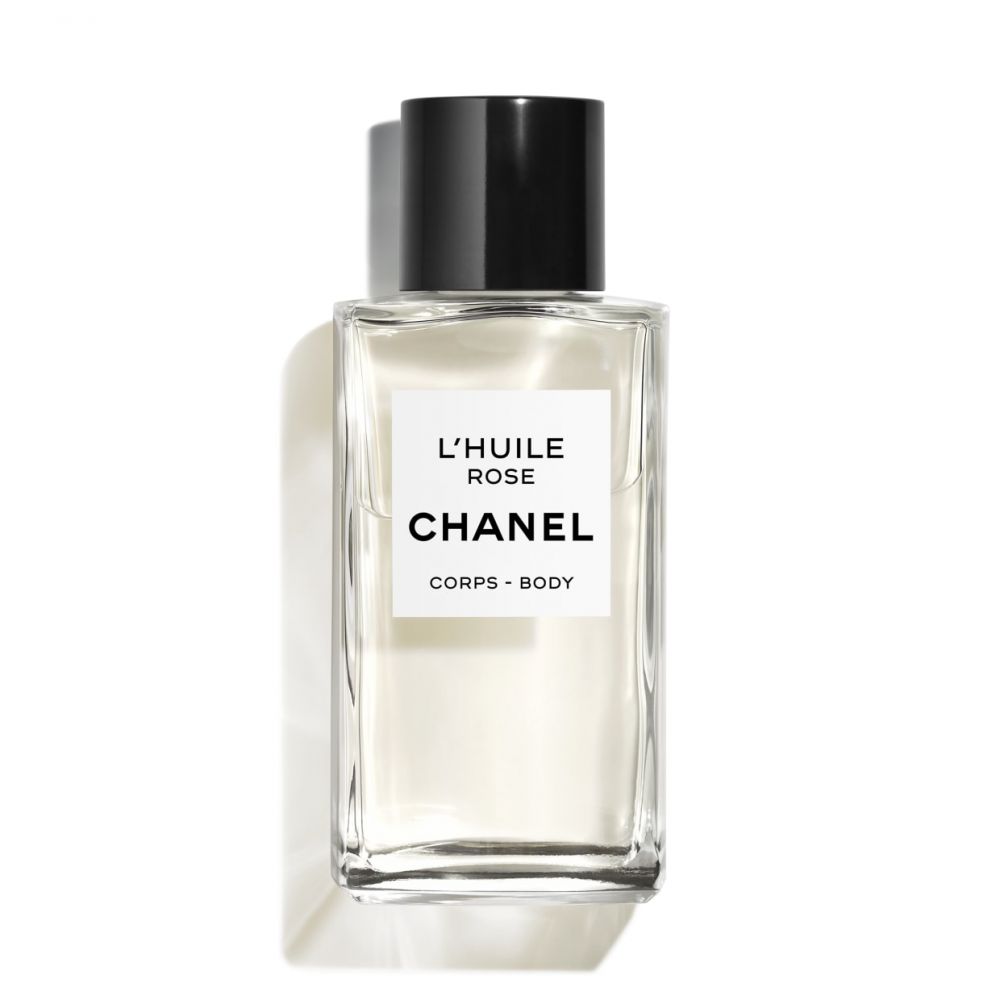 8. CHANEL 五月玫瑰身体精华油 250ml | HK$ 1,950 这款使用了五月玫瑰精华，蕴含98%天然成分像是向日葵花油等，能达到滋润、深层舒缓的作用。更可以使用在浸浴或淋浴后，亦可用作美髮，在洗髮前涂于髮丝及髮尾。