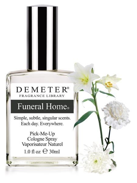 DemeterFuneral Home 殡仪馆香水 1oz | $21美元。 这款名字十分不吉利的香水是由美国Demeter生产，调香师认为它闻起来像祖父丧礼的味道。这款香水融合了经典的白花，包括百合、康乃馨、唐蒲、菊花茎和叶，和淡淡的红木香。