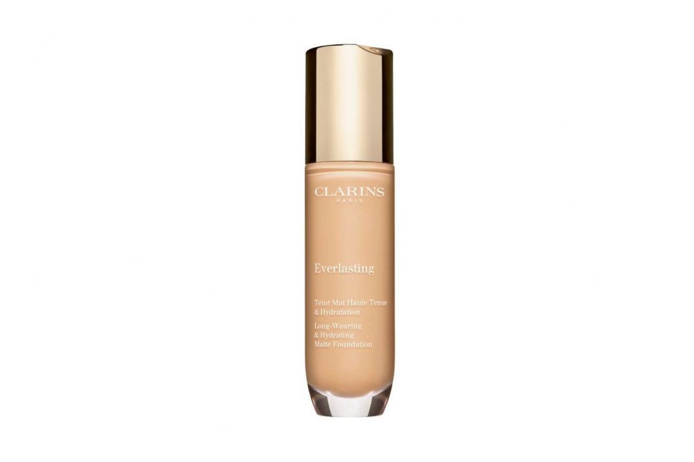 CLARINS Everlasting Longwear Foundation (5,500円/30ml)：喜欢哑光粉底的女生，便不能错过CLARINS新推出的粉底液，质地轻盈而且遮盖能力高，即使在脸上涂上数层，也不会有厚重的感觉。而且粉底霜有效抵抗皮脂和汗水，能长时间保持妆容。