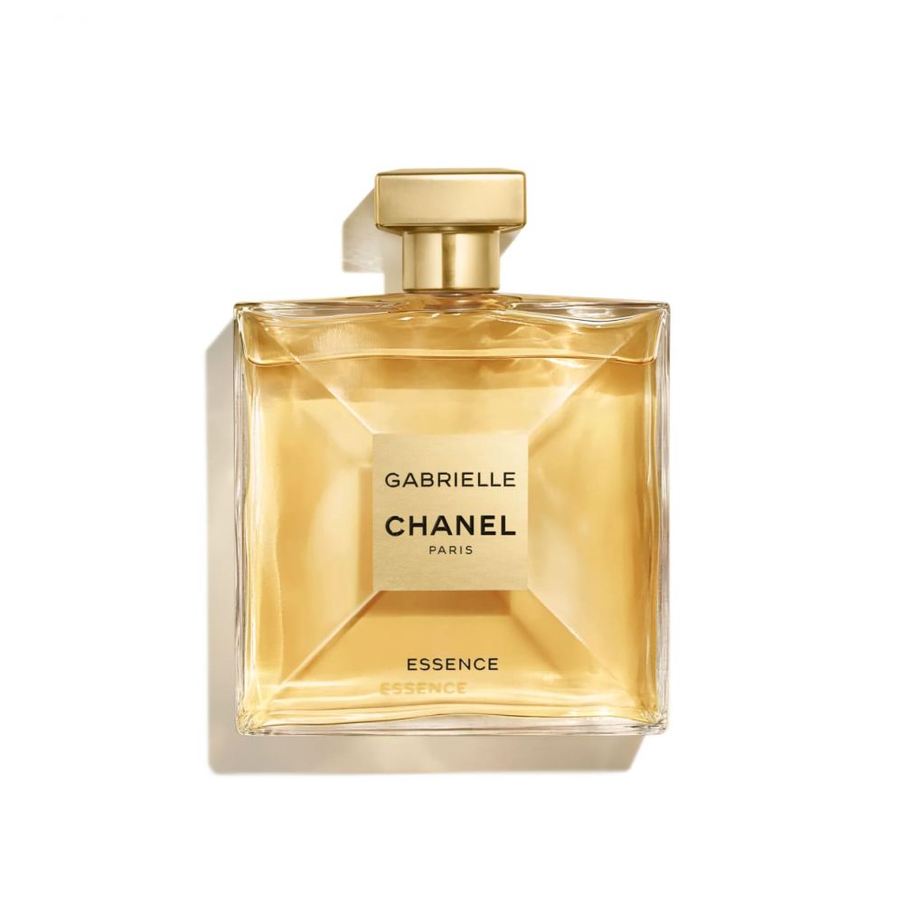 【GABRIELLE CHANEL ESSENCE 售价 HK$1,015 | 容量 50ml】由CHANEL首席调香师Olivier Polge调配的香水之作，由四种白色花朵组成优雅柔美香气，满载阳光活力的性感花香调。