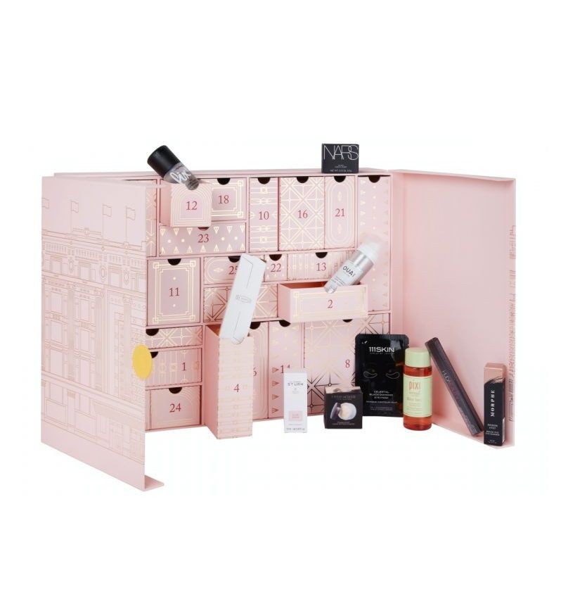 SELFRIDGES EXCLUSIVE 25 DAY ADVENT CALENDAR 2025 售价：£210 | 英国推出日期：10月中 | 今年SELFRIDGES集合了多个品牌的经典产品，非常吸引！Charlotte Tilbury Magic Cream、Laura Mercier蜜粉、Nars Orgasm 迷你胭脂、Ordinary “Buffet”及Penhaligons Maduro Leaf 蜡烛等，阵容鼎盛。