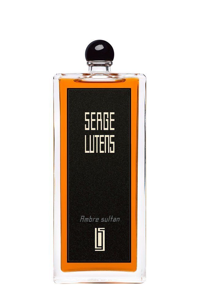 Serge Lutens Amber Sultan 50ml | HK$1,180【琥珀、香草、广藿香】 灵感来自一块蜡质的琥珀色树脂，被遗忘在Serge Lutens位于马拉喀什的房子的一个崖柏木盒子裏。当盒子被打开，便会散发出一股掀起嗅觉轰动的香气，这瓶琥珀君王就是这个结果。