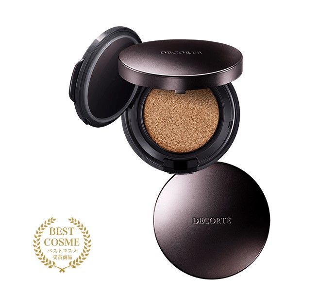 [第2位]DECORTÉ The Skin Cushion Foundation Fresh (5,500日元)：气垫粉饼能有效遮盖毛孔，暗沉和肤色不均的问题，加上亦能保护皮肤免受紫外线、花粉、灰尘和污垢等外来刺激，而且适用于每个季节。