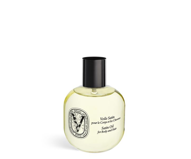 （10. Diptyque Satin Oil for Body and Hair 丝绸润泽油100ml/HK$480）水油质地，有很香和持久的茉莉花香味。喷头设计十分方便，可以直接喷在髮尾和身体上，舒缓乾燥。