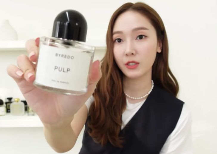 Byredo Pulp (HKD$1370/50ml) 这款Pulp香水同样是Jessica公开推荐的一款，她更表示至今已经用光7至8 瓶。味道清甜，糅合了佛手柑、黑加侖子、无花果及桃花，满满的果汁香甜，同时带有花果香气。