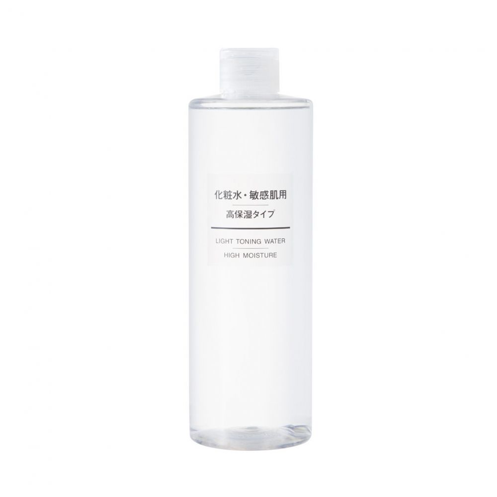 MUJI 敏感肌爽肤水 高保湿 400ml (港币$100) 採用日本深山的天然水製成，加入马齿苋精华及柚子籽精华，为乾燥的敏感性肌肤带来充分滋润和保护。