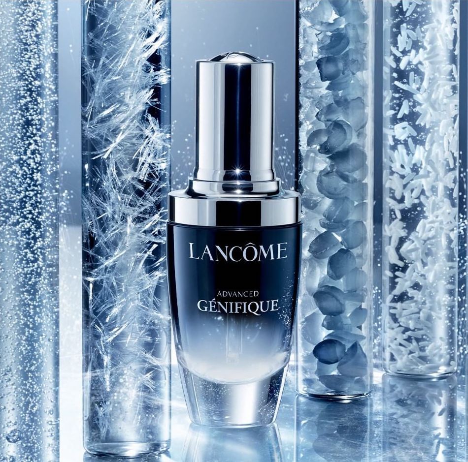 5.Lancome 升级版嫩肌活肤精华：这款精华可为肌肤带来全方的修复功效，升级版中特别添加了「微生态」的营养素，包括益生元、酵母等萃取物，能够达到有效调节肌肤细胞的健康状态、强化肌肤的防御力，并协助细胞抵抗外来侵袭，令肌肤回复健康、稳定的状态。